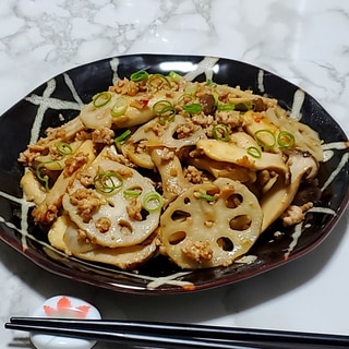 ミニエリンギと蓮根の鶏そぼろ味噌炒め